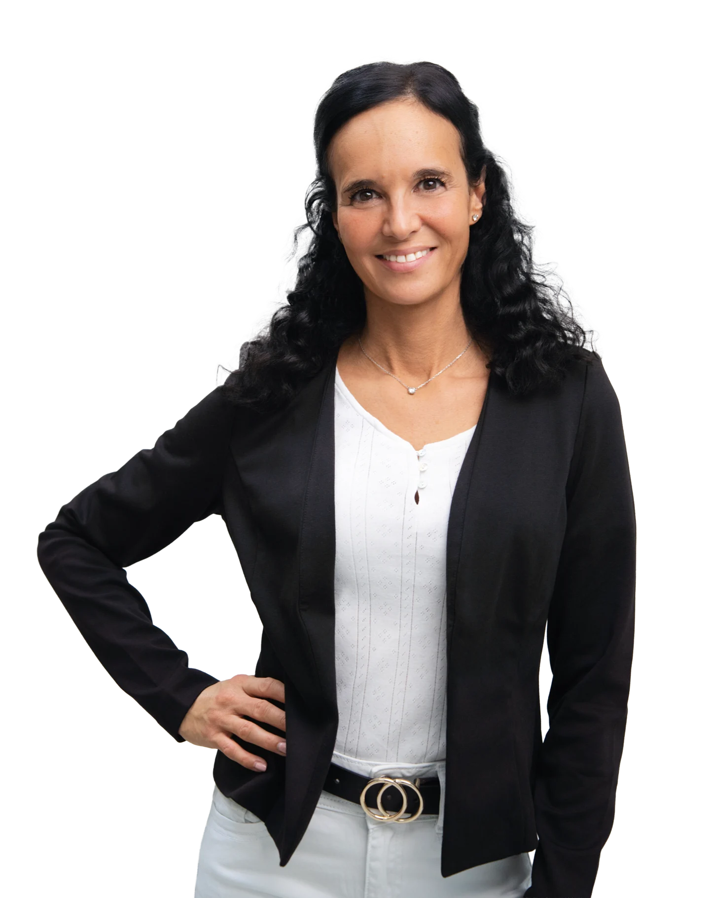 Porträt von Julia Franta, Inhaberin von PraxisSicher, Coaching im Gesundheitsbereich, schlanke Frau mit dunklen, gelockten, langen Haaren, lächelt freundlich in die Kamera